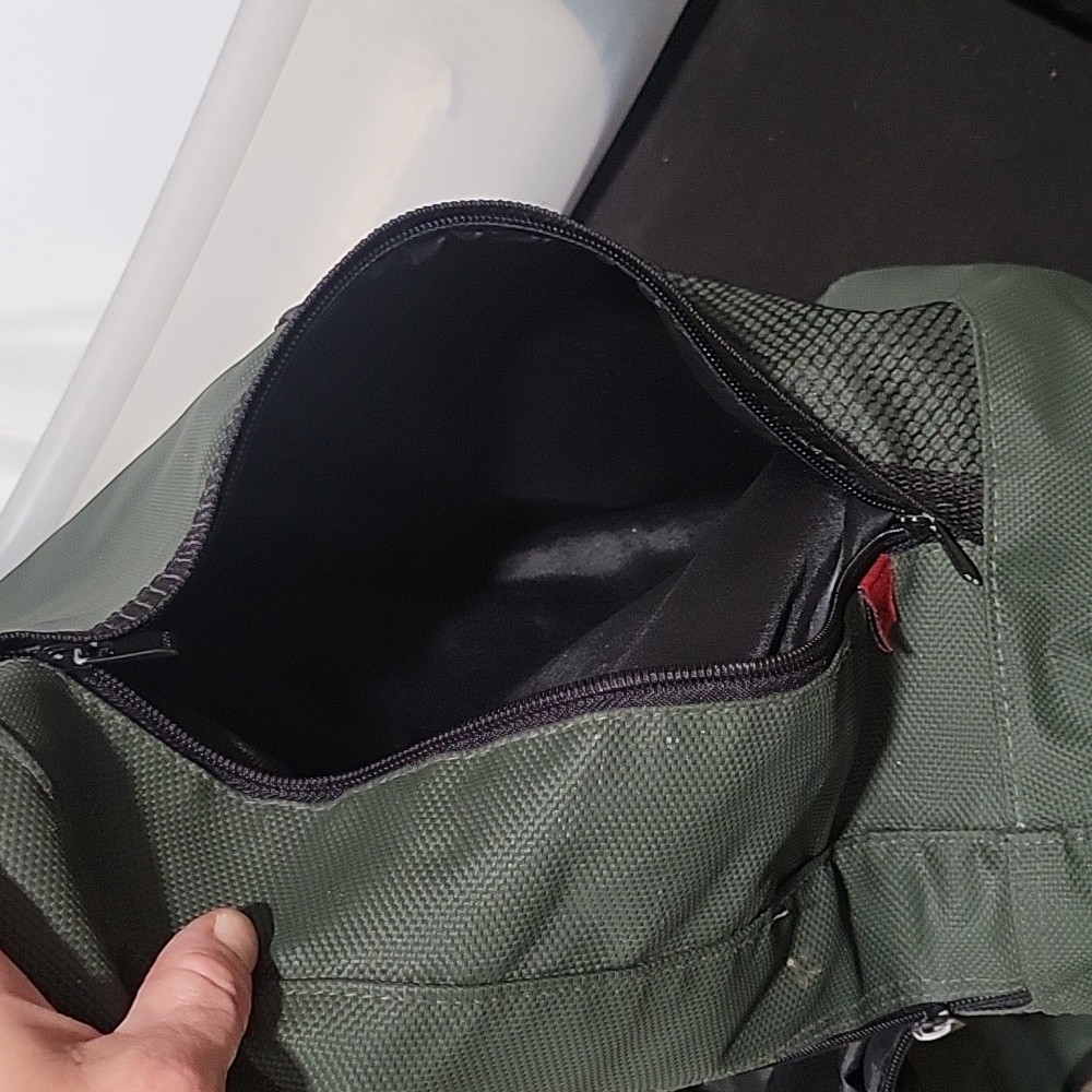 Hugo BOSS single strap backpack - Picture 13 of 13